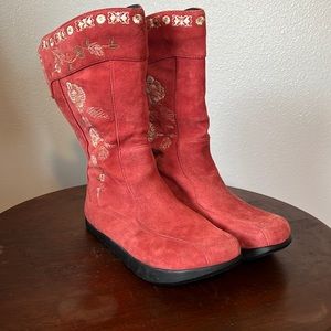Earth Red Embroidered Women's Boots